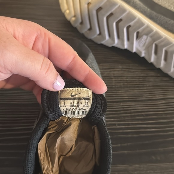 Women’s Nike Black and Gray low profile Sneakers - Picture 6 of 6